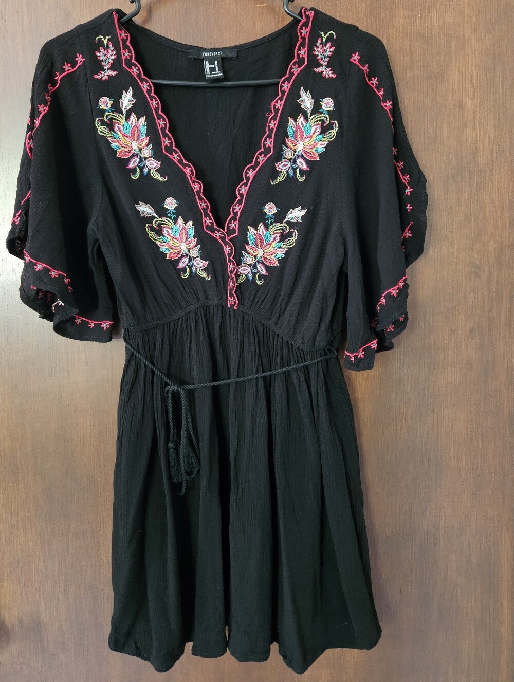 Forever 21 Black Embroidered V-Neck Boho Dress Size Medium